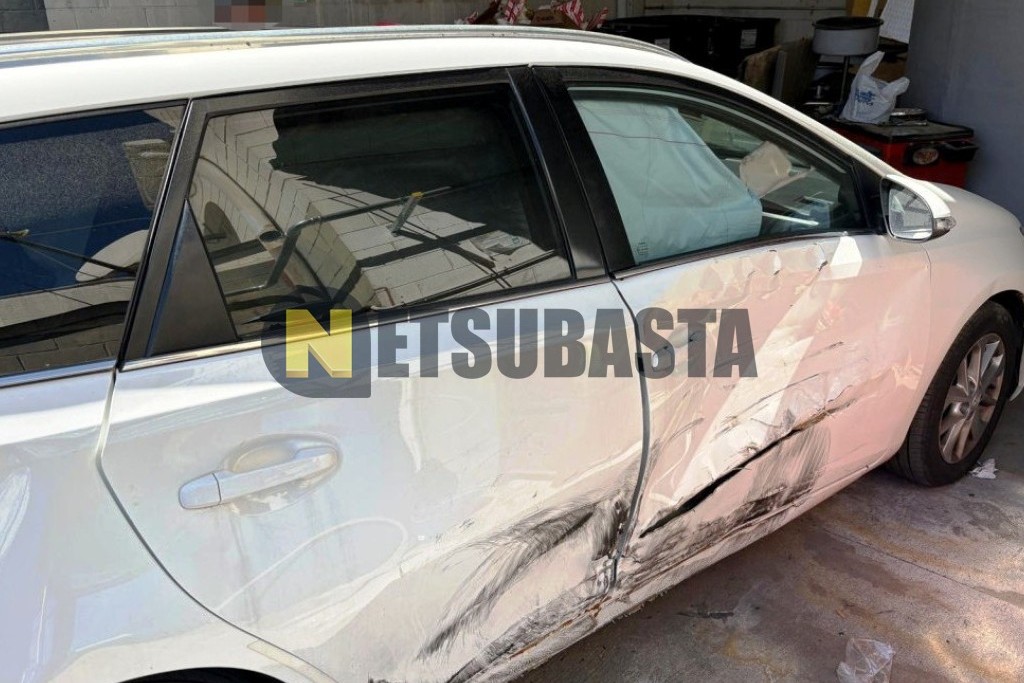 Toyota Auris Touring Sport 120D 2014