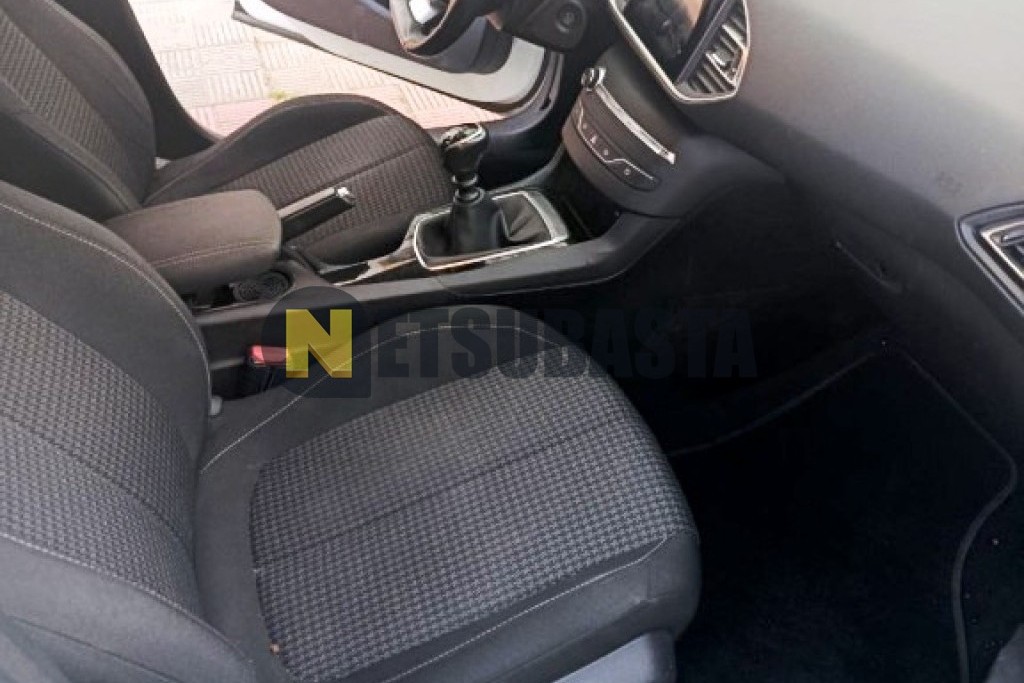 Peugeot 308 1.5 BlueHDi 2021