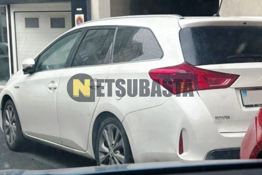 Toyota Auris Touring Sport Hybrid 2014