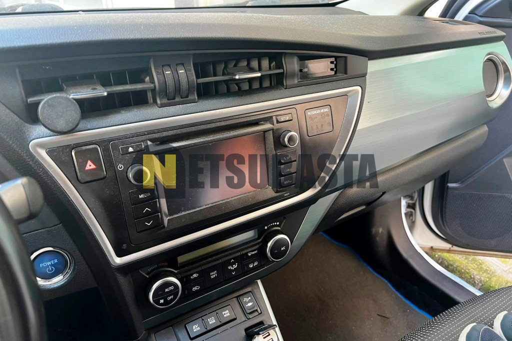 Toyota Auris Touring Sport Hybrid 2014