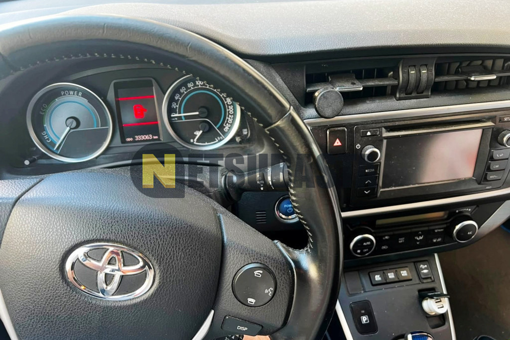 Toyota Auris Touring Sport Hybrid 2014