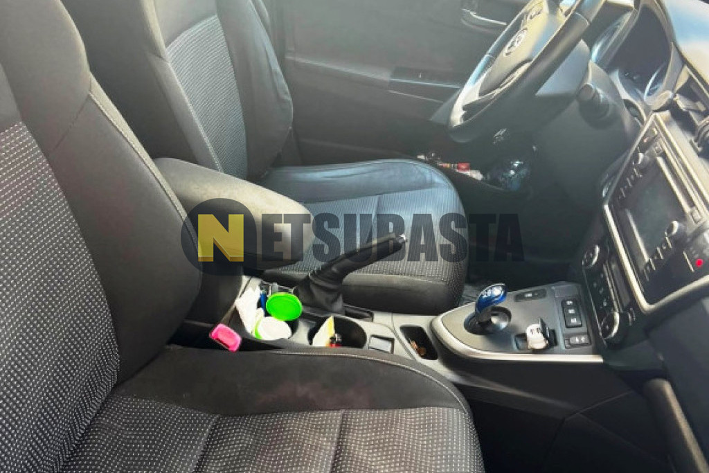 Toyota Auris Touring Sport Hybrid 2014
