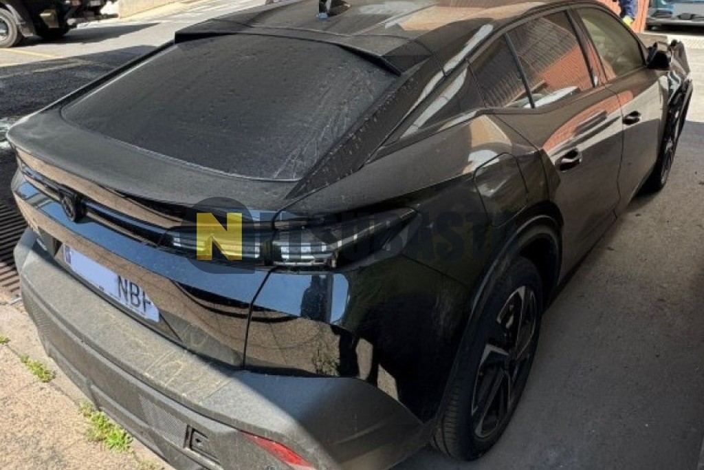 Peugeot 408 1.2 Hybrid e-DCS6 2025