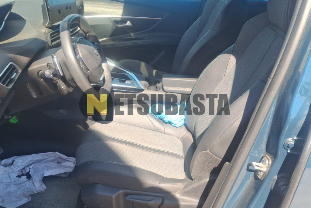 Peugeot 3008 Plug-In Hybrid e-EAT8 2024