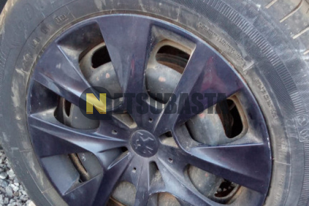 Peugeot 208 1.0 PureTech 2013