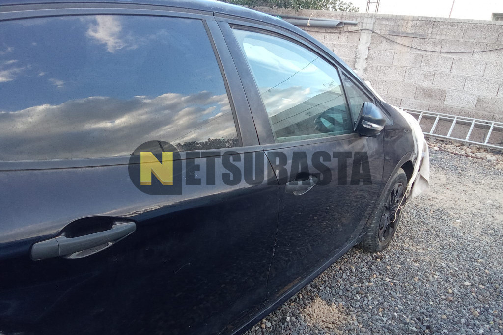 Peugeot 208 1.0 PureTech 2013