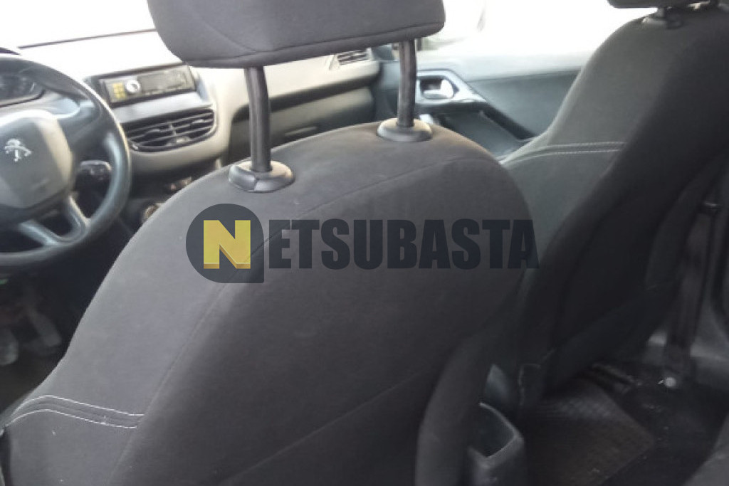 Peugeot 208 1.0 PureTech 2013