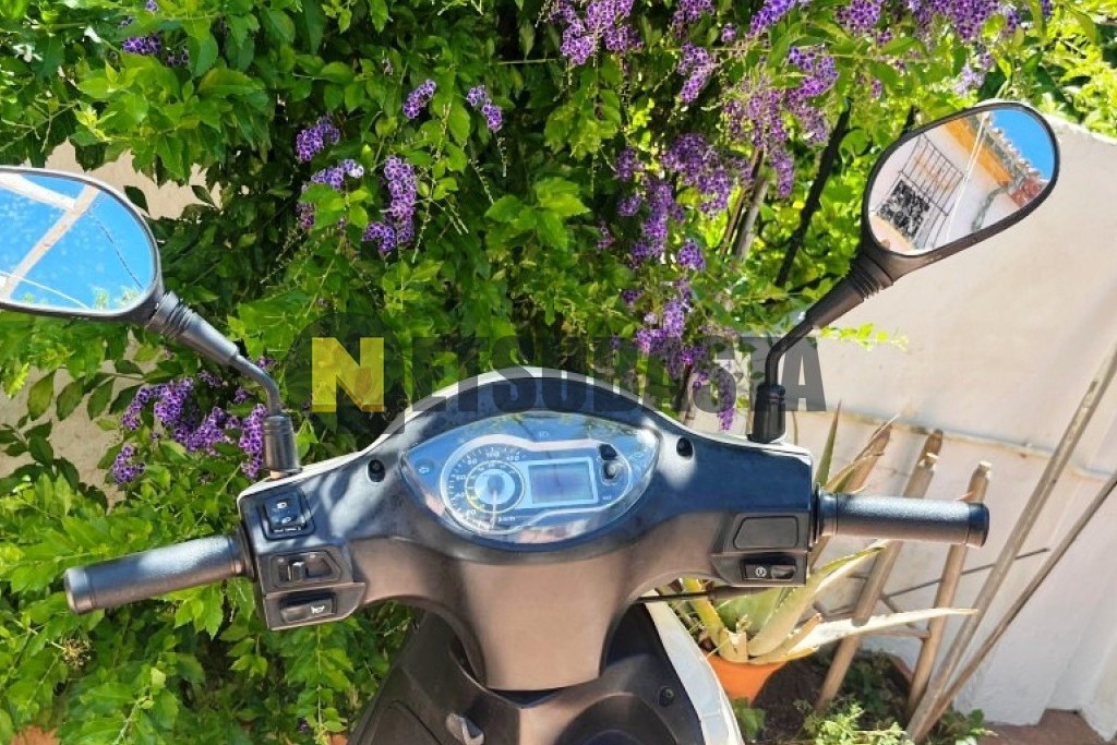 Peugeot Tweet 125 2012