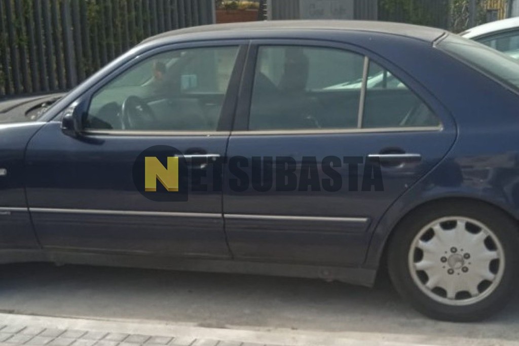 Mercedes-Benz E 300 TD Aut. 2001