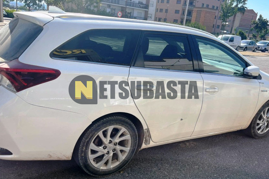 Toyota Auris Touring Sport 1.8 140H e-CVT 2015