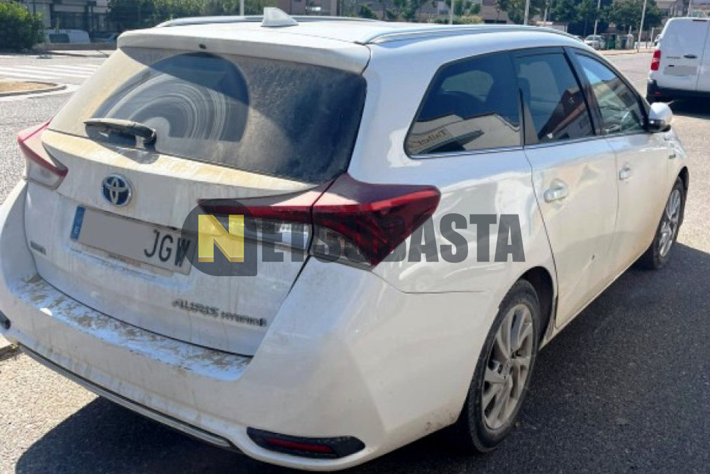 Toyota Auris Touring Sport 1.8 140H e-CVT 2015