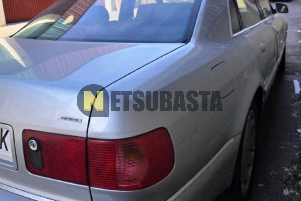 Audi A8 3.7 quattro tiptronic 5 vel. 1999