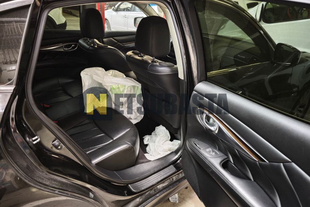 Infiniti M35h 2011