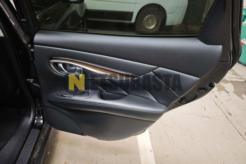 Infiniti M35h 2011