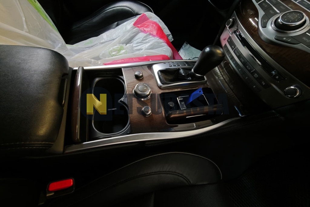 Infiniti M35h 2011