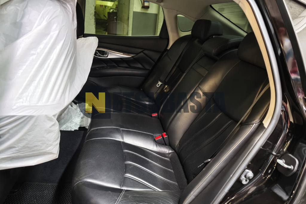 Infiniti M35h 2011