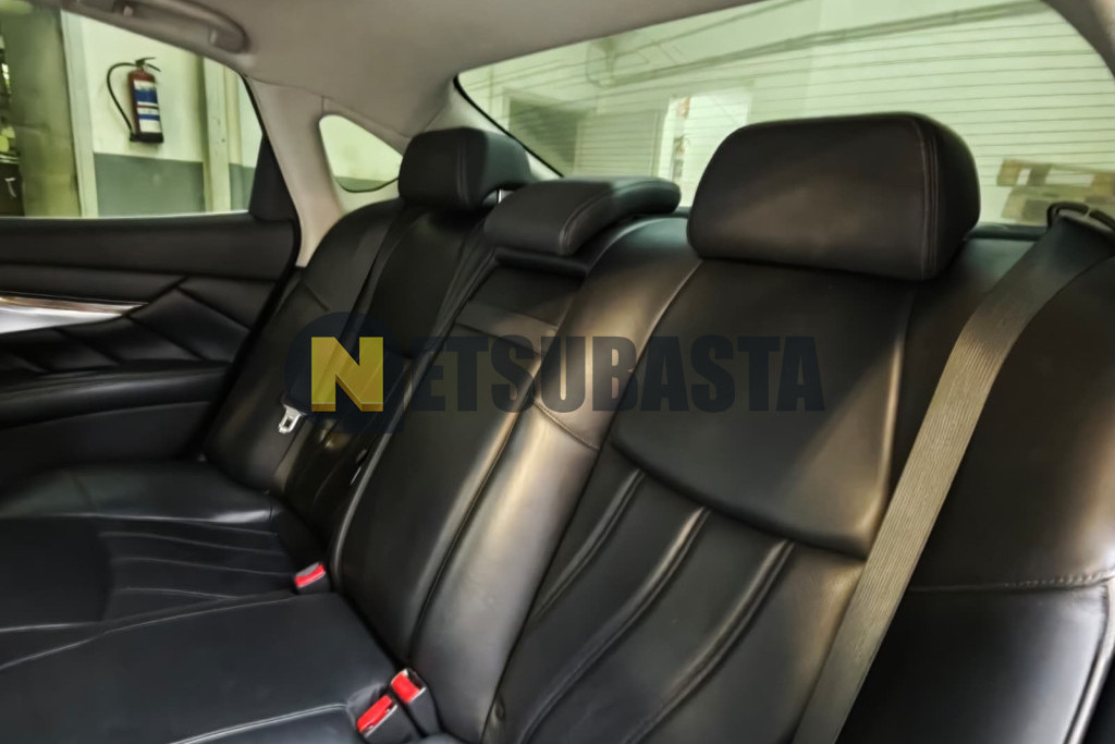 Infiniti M35h 2011