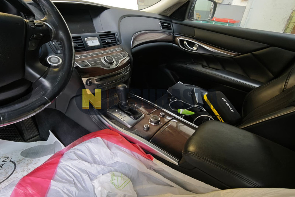 Infiniti M35h 2011