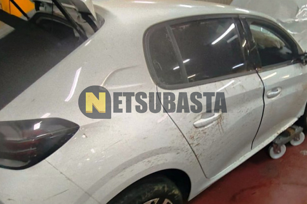 Peugeot 208 Hybrid e-DCS6 2024