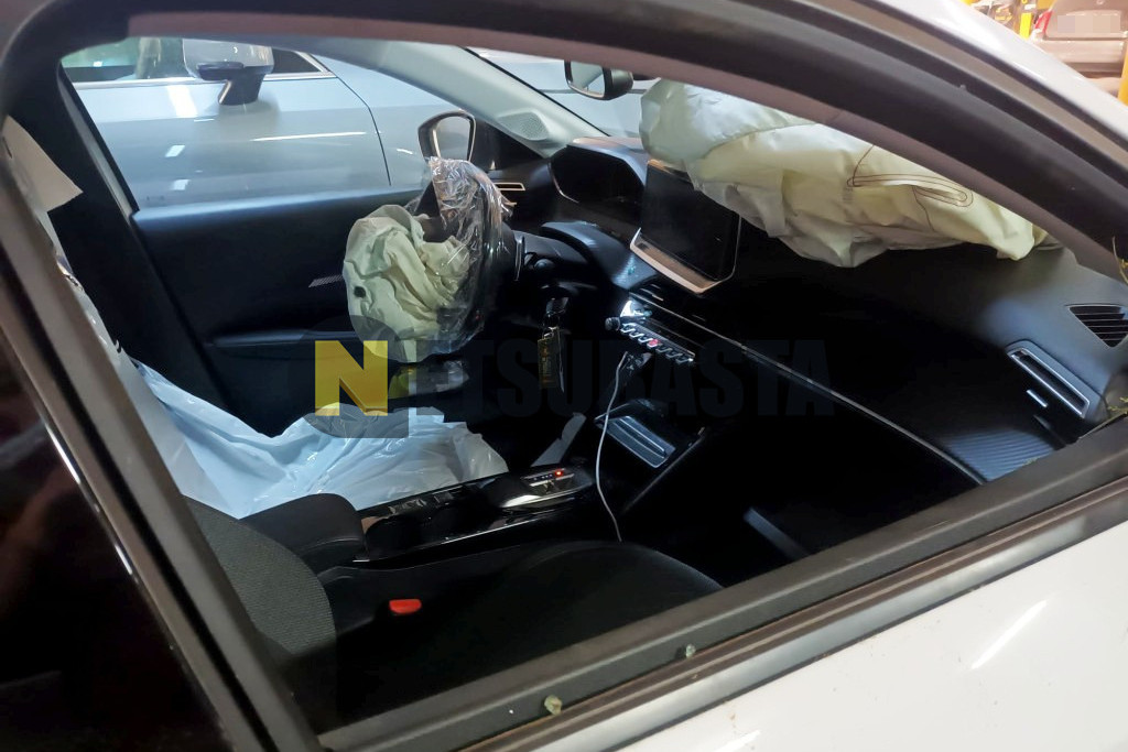 Peugeot 208 Hybrid e-DCS6 2024