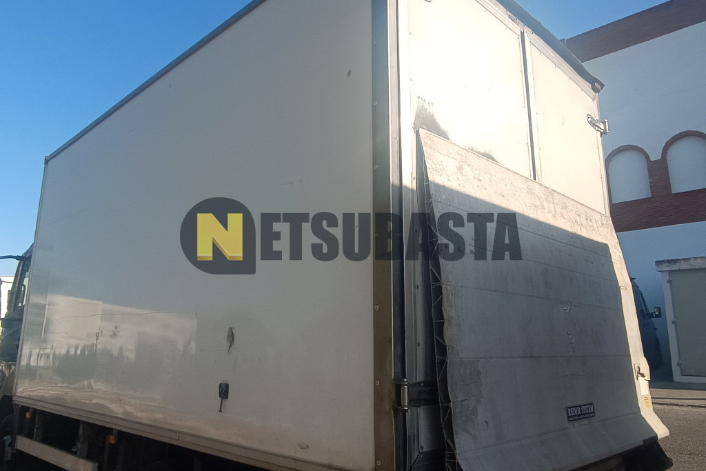 Nissan Atleon 120.35 2001