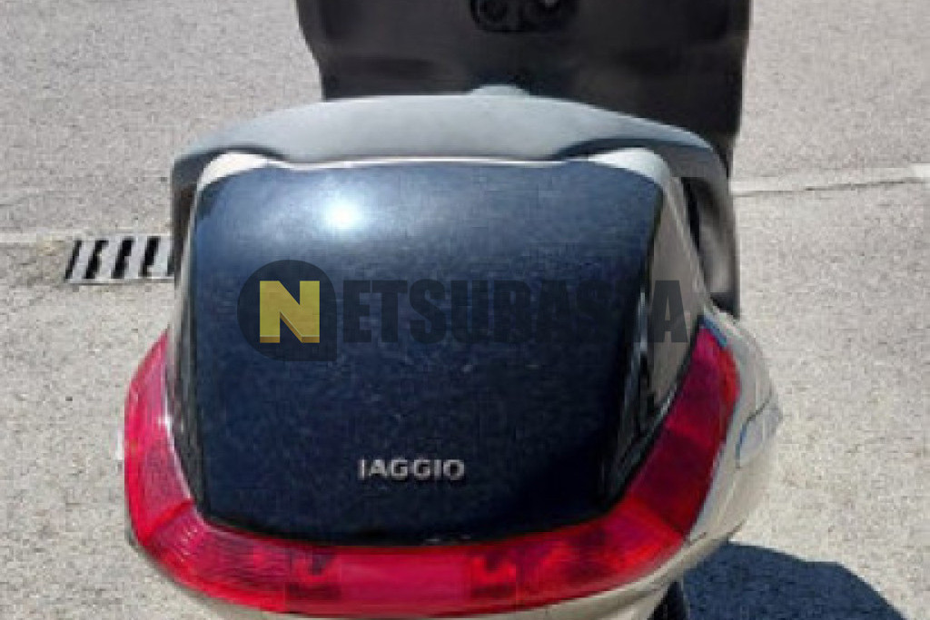 Piaggio X8 200 2004