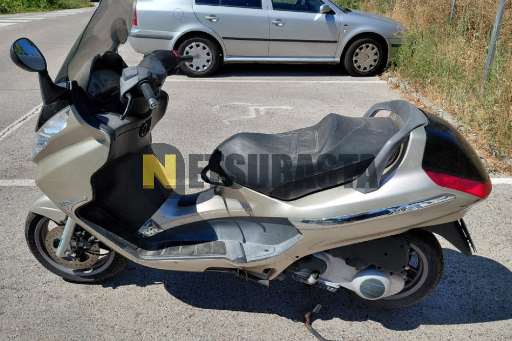 Piaggio X8 200 2004