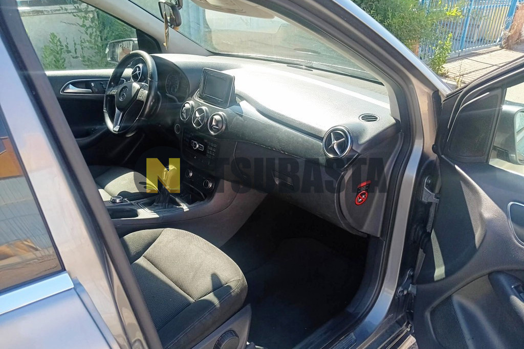 Mercedes-Benz B 180 CDI BlueEFFICIENCY 2012