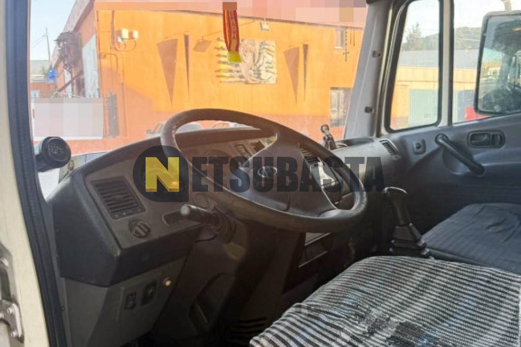 Nissan Atleon 35.13 2004