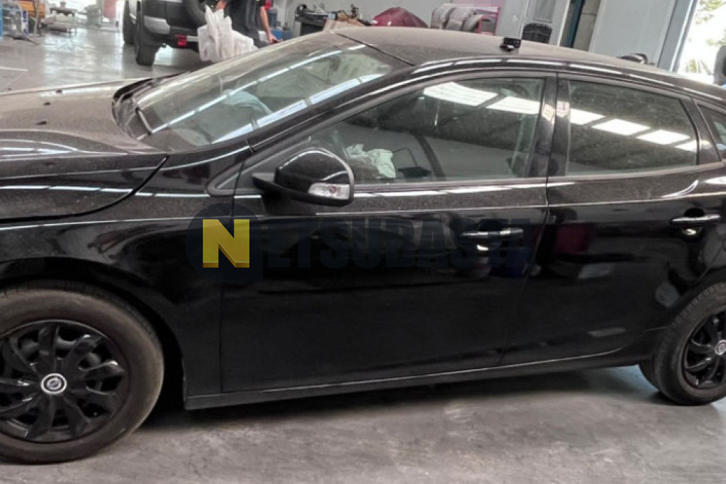 Volvo V40 D2 2013