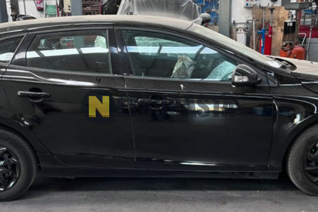 Volvo V40 D2 2013