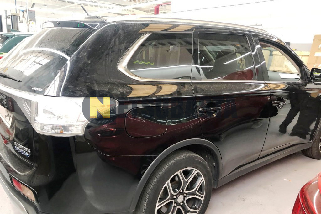 Mitsubishi Outlander PHEV 4WD 2015