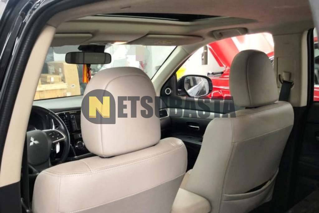 Mitsubishi Outlander PHEV 4WD 2015