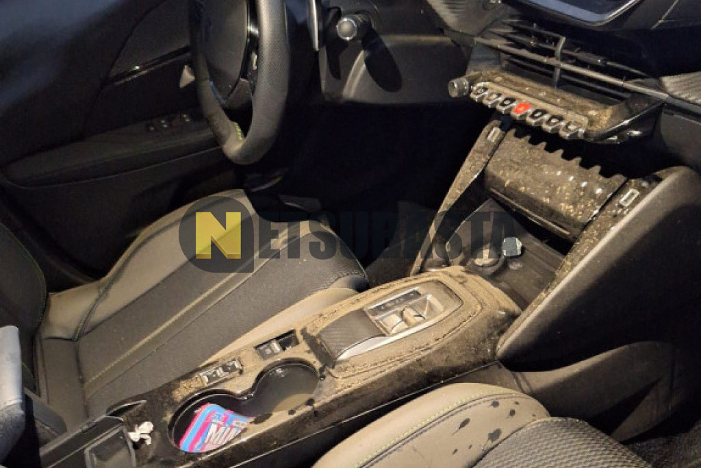 Peugeot 2008 1.2 PureTech EAT8 2023